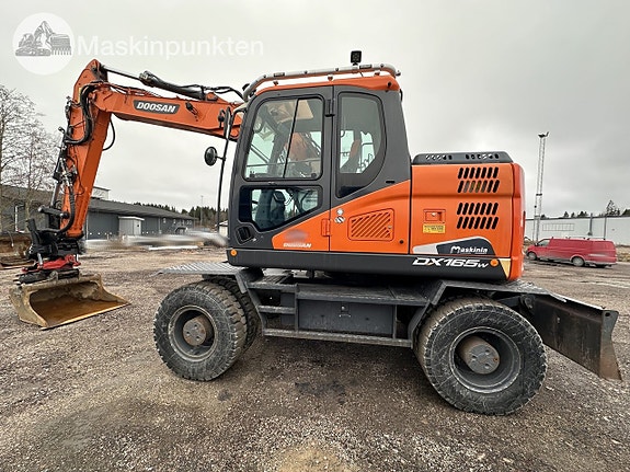 Doosan 165w hjulgrävare med vagn och skopa 8 of 27