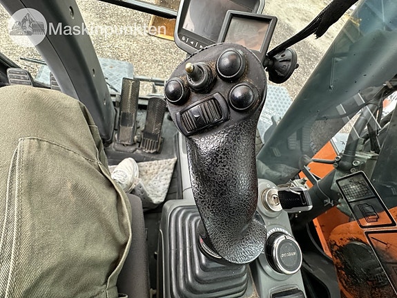 Doosan 165w hjulgrävare med vagn och skopa 21 of 27