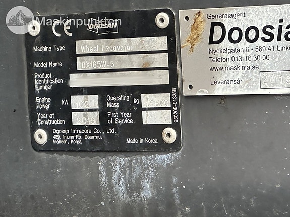 Doosan 165w hjulgrävare med vagn och skopa 9 of 27