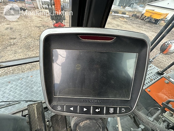 Doosan 165w hjulgrävare med vagn och skopa 20 of 27
