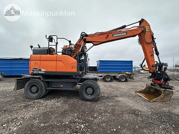 Doosan 165w hjulgrävare med vagn och skopa 4 of 27
