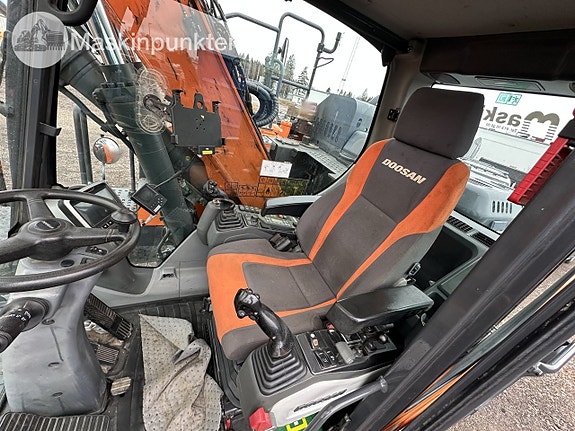 Doosan 165w hjulgrävare med vagn och skopa 13 of 27