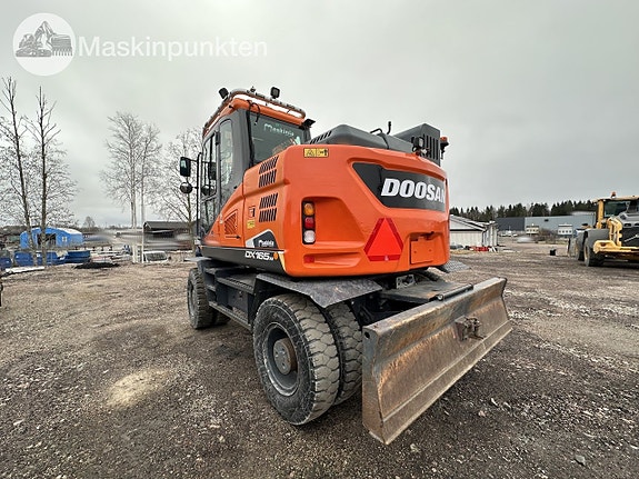 Doosan 165w hjulgrävare med vagn och skopa 7 of 27
