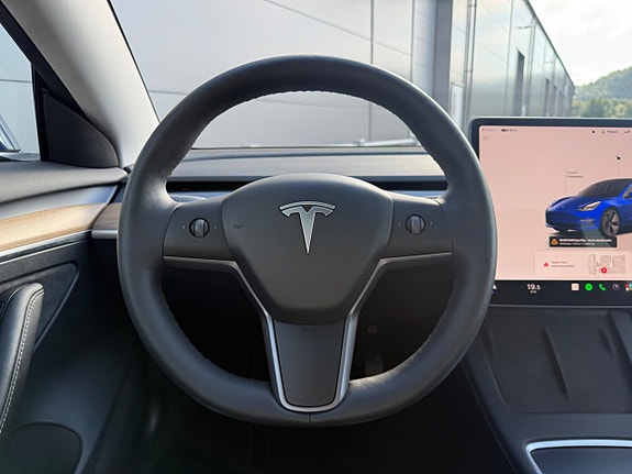 Tesla Model 3 10 of 15