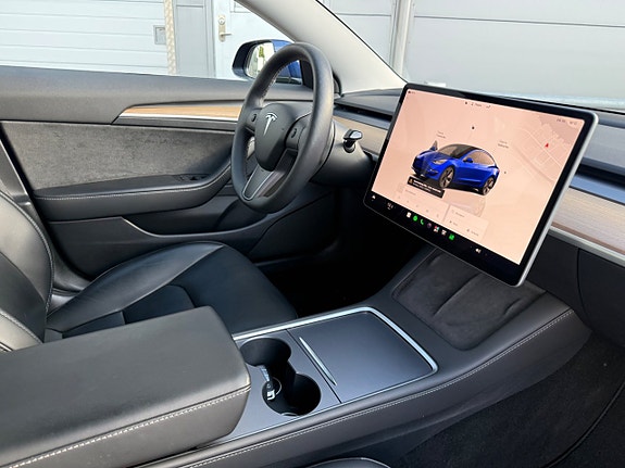 Tesla Model 3 6 of 15