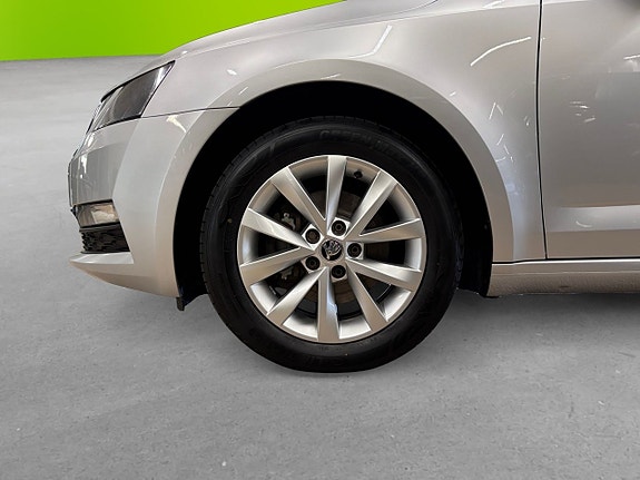 Skoda Octavia 8 of 17