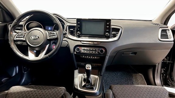Kia Ceed 4 of 12