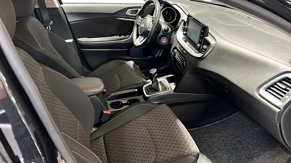 Kia Ceed 3 of 12
