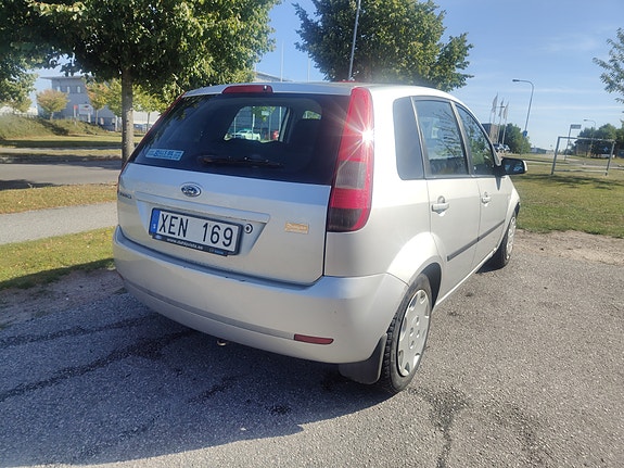 Ford Fiesta 3 of 6