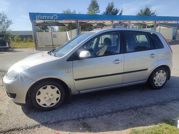 Ford Fiesta 2 of 6