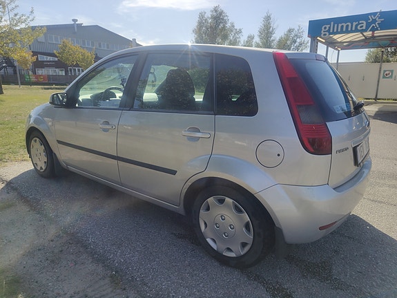 Ford Fiesta 4 of 6