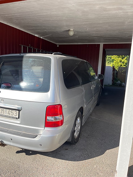 Kia Carnival 2 of 2