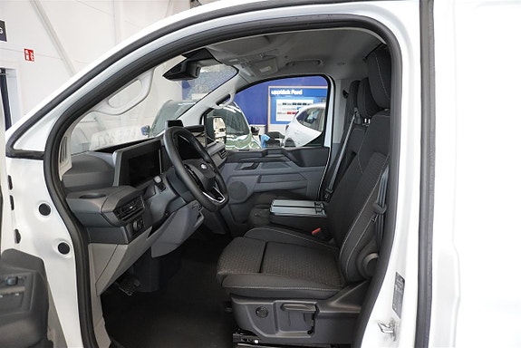 Ford Transit Custom 8 of 12
