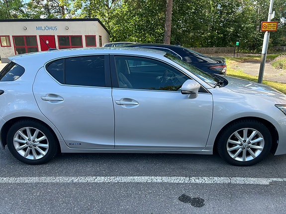 Lexus CT200h 4 of 17
