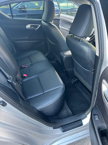Lexus CT200h 8 of 17