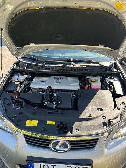 Lexus CT200h 13 of 17