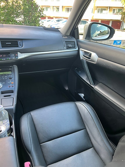 Lexus CT200h 7 of 17