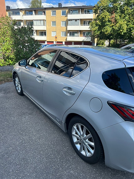 Lexus CT200h 2 of 17