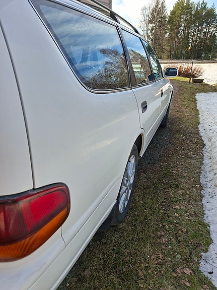 Toyota Camry 3 of 8