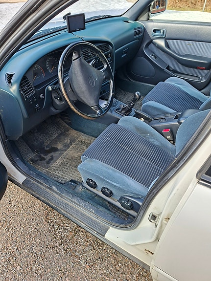 Toyota Camry 4 of 8