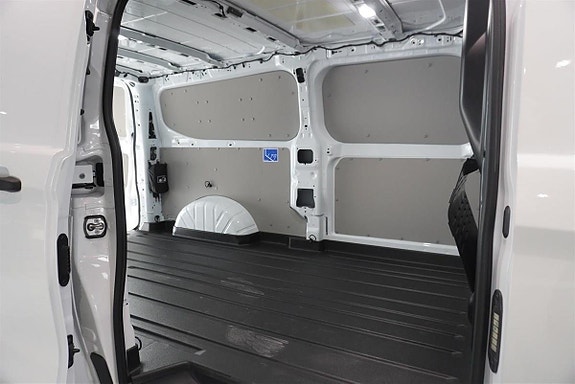 Ford Transit Custom 7 of 11