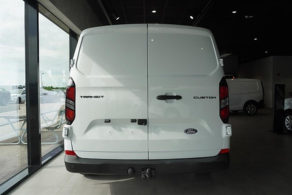 Ford Transit Custom 8 of 11