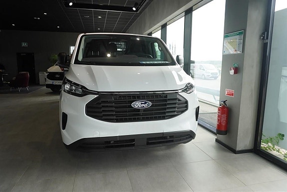 Ford Transit Custom 9 of 11