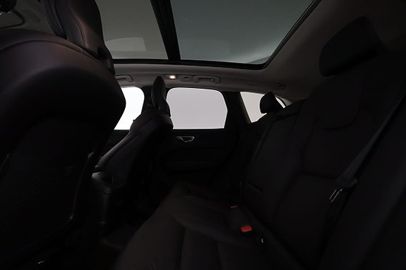 Volvo XC60 10 of 17
