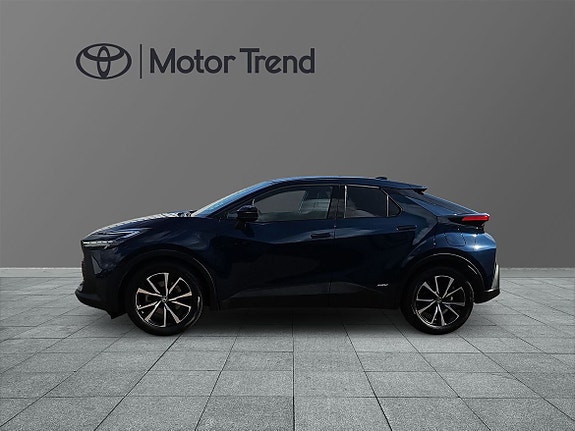 Toyota C-HR 4 of 12