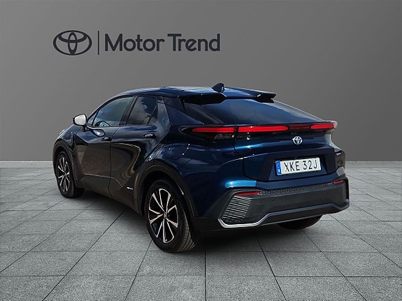 Toyota C-HR 3 of 12