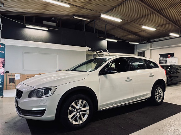 Volvo V60 Cross Country 7 of 23