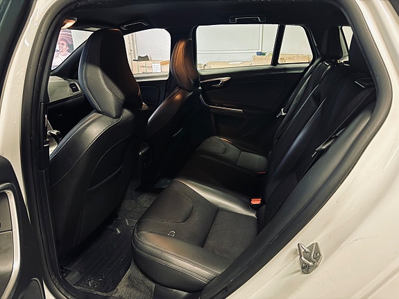 Volvo V60 Cross Country 20 of 23
