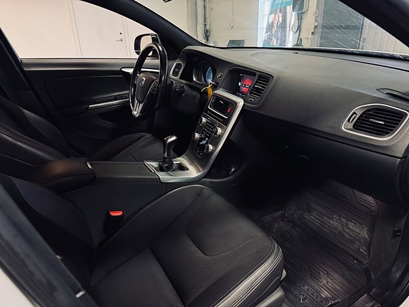 Volvo V60 Cross Country 16 of 23
