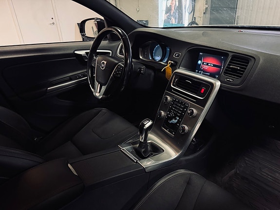 Volvo V60 Cross Country 18 of 23