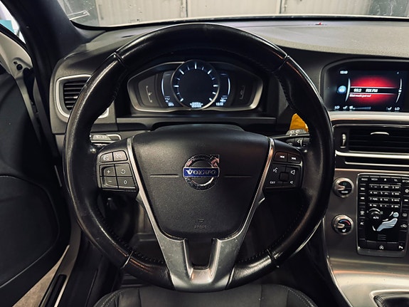 Volvo V60 Cross Country 9 of 23