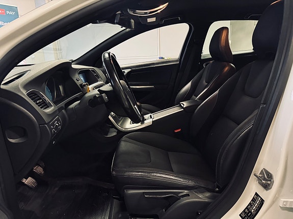 Volvo V60 Cross Country 14 of 23