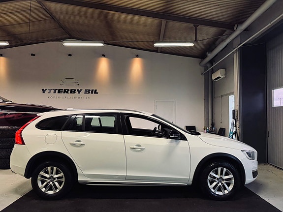Volvo V60 Cross Country 2 of 23