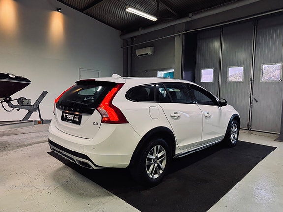 Volvo V60 Cross Country 3 of 23