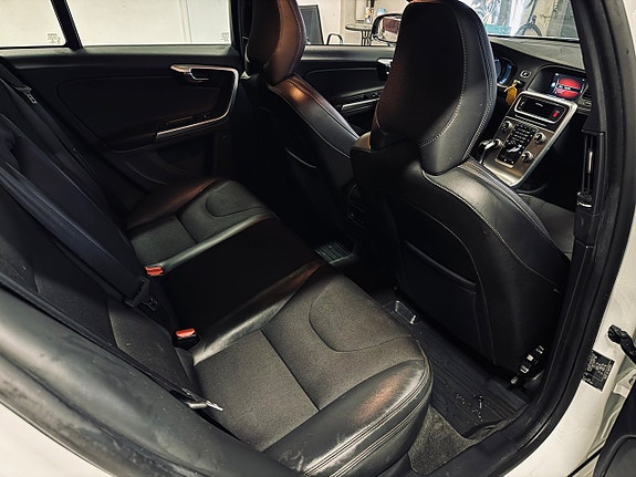 Volvo V60 Cross Country 19 of 23