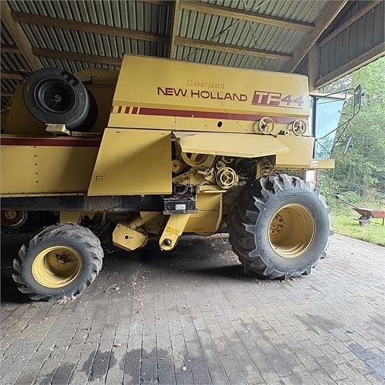 New Holland TF44 - Skærebord /header 24 ft 7 of 30