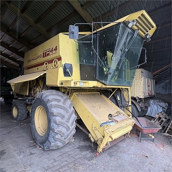 New Holland TF44 - Skærebord /header 24 ft
