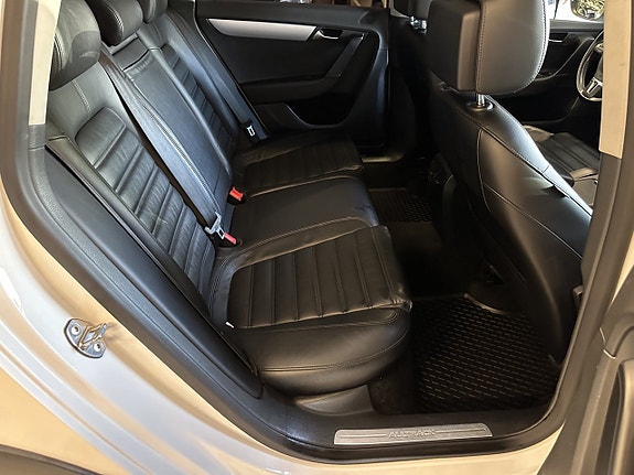 Volkswagen Passat Alltrack 19 of 22