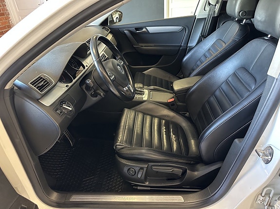 Volkswagen Passat Alltrack 17 of 22