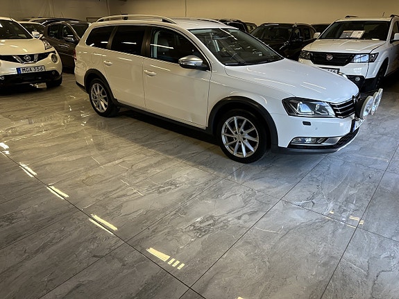 Volkswagen Passat Alltrack 2 of 22