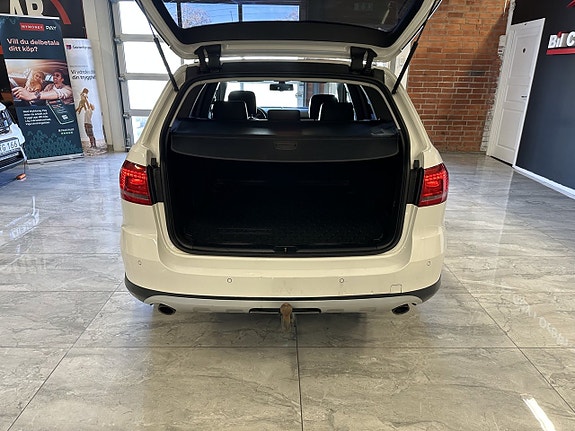 Volkswagen Passat Alltrack 16 of 22