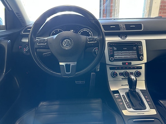 Volkswagen Passat Alltrack 8 of 22
