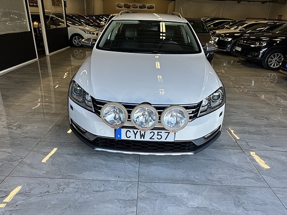 Volkswagen Passat Alltrack 13 of 22