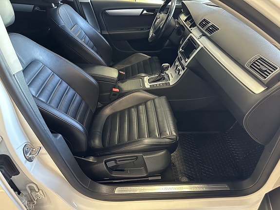 Volkswagen Passat Alltrack 18 of 22