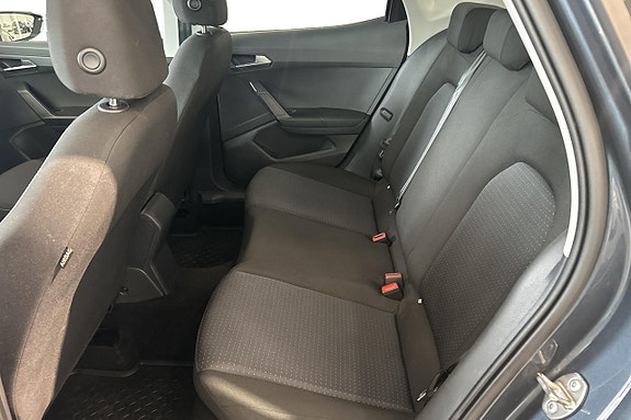 Seat Arona 16 of 26