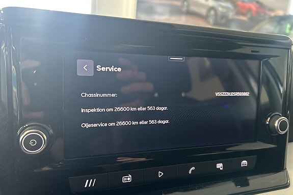 Seat Arona 24 of 26